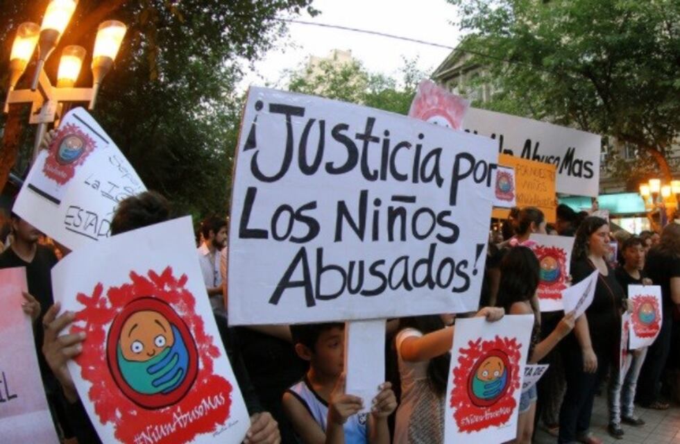 Caso de niños violados por curas: acusan a un funcionario de buscar 'reuniones paralelas'