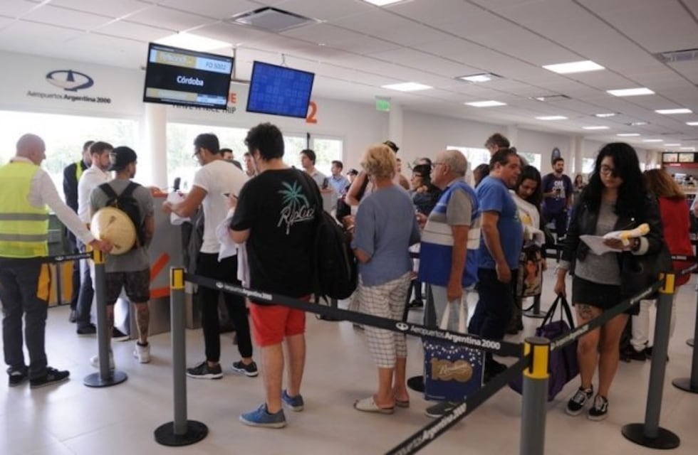 El Palomar: los vuelos de Flybondi fueron cancelados y desviados a Ezeiza