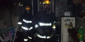 Bomberos Arroyito incendio en Ciriaco Juarez