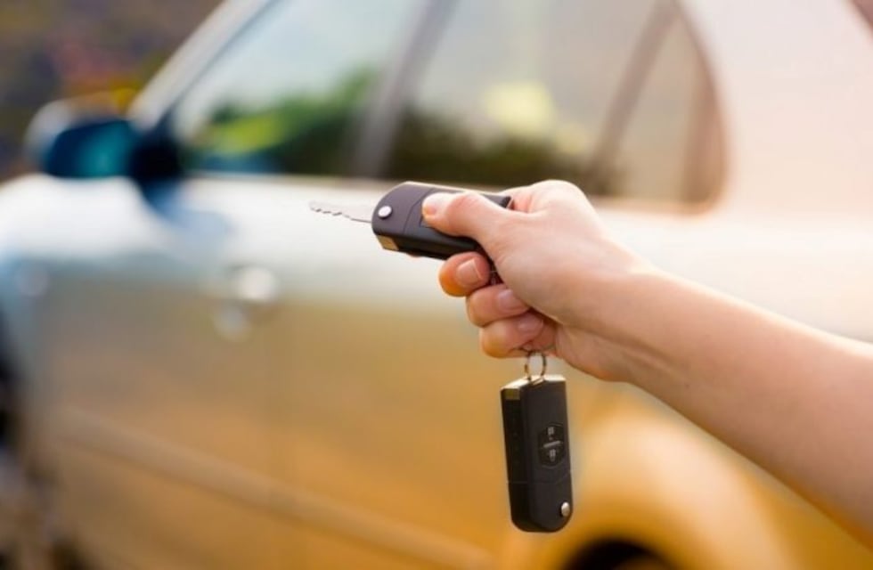 Robaron dinero tras inhibir la alarma de un vehículo