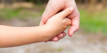 El plan de la Provincia en conseguirle una familia adoptiva a tres hermanas, dos de las cuales son adolescentes\u002E (Archivo)