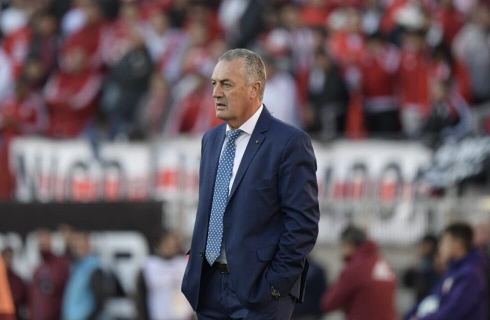 Gustavo Alfaro, sobre el esquema ante River: "Línea de lo que sea, pero que gane Boca"