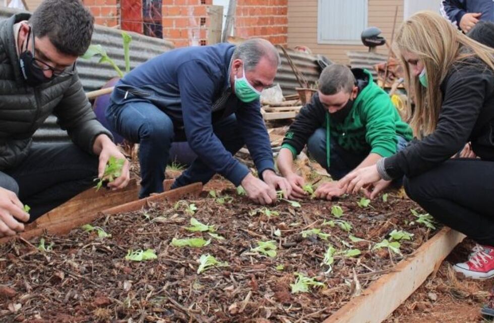 Construyeron un horno ecológico y vecinos de la economía social recibieron herramientas