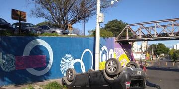 Cayó un auto desde un paredón\u002E