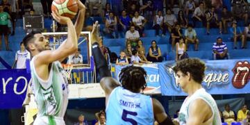 Atenas abrió la llave de octavos de final con un triunfo\u002E