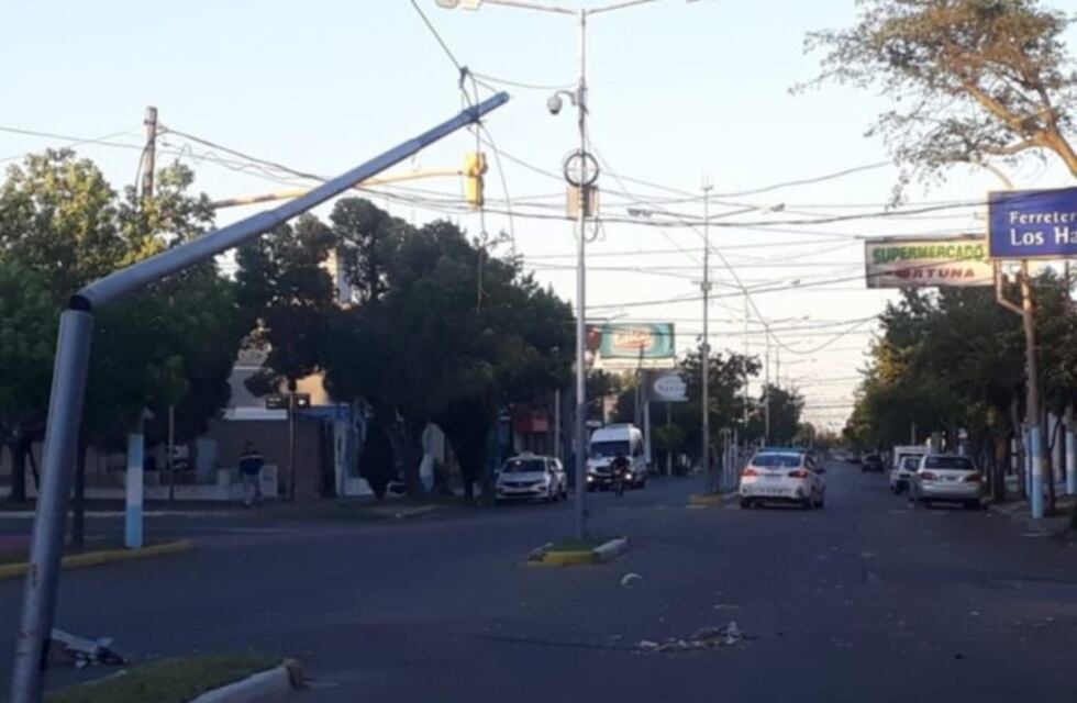 Un motociclista resultó herido debido a unos cables caídos en San Luis