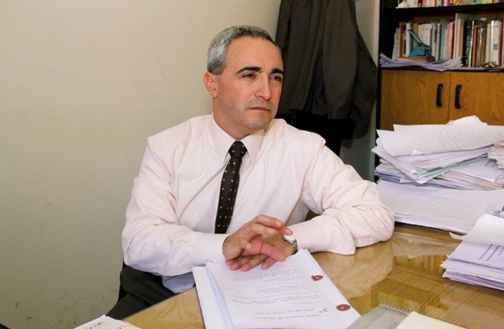 Investigan al menos 9 casos de docentes con títulos truchos