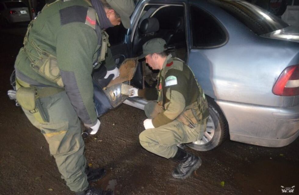 Incautaron 39 kilos de marihuana que era transportada en un auto y el conductor delató a su cómplice