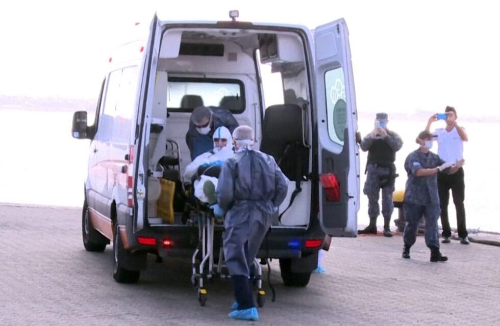 Más de 80 casos de coronavirus en  un crucero australiano anclado en Uruguay