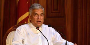 Sri Lankan Prime Minister Ranil Wickremesinghe speaks during a press conference in Colombo on April 21, 2019\u002E - Eight people have been arrested in connection with a string of deadly blasts that killed more than 200 people in Sri Lanka on April 21, the country's Prime Minister said\u002E (Photo by ISHARA S\u002E  KODIKARA / AFP)