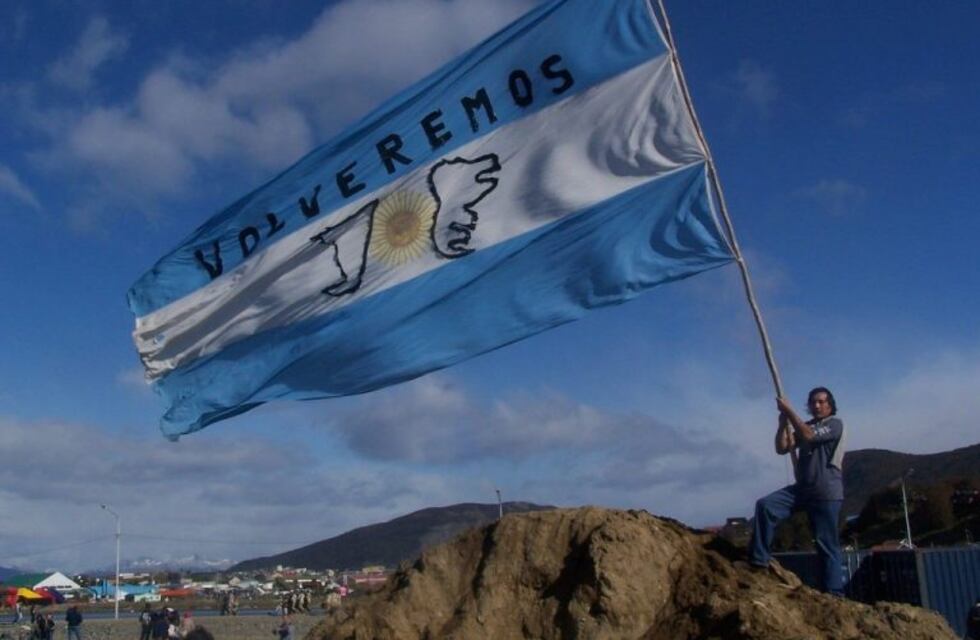 Homenajean a los Héroes de Malvinas en Agua de Oro