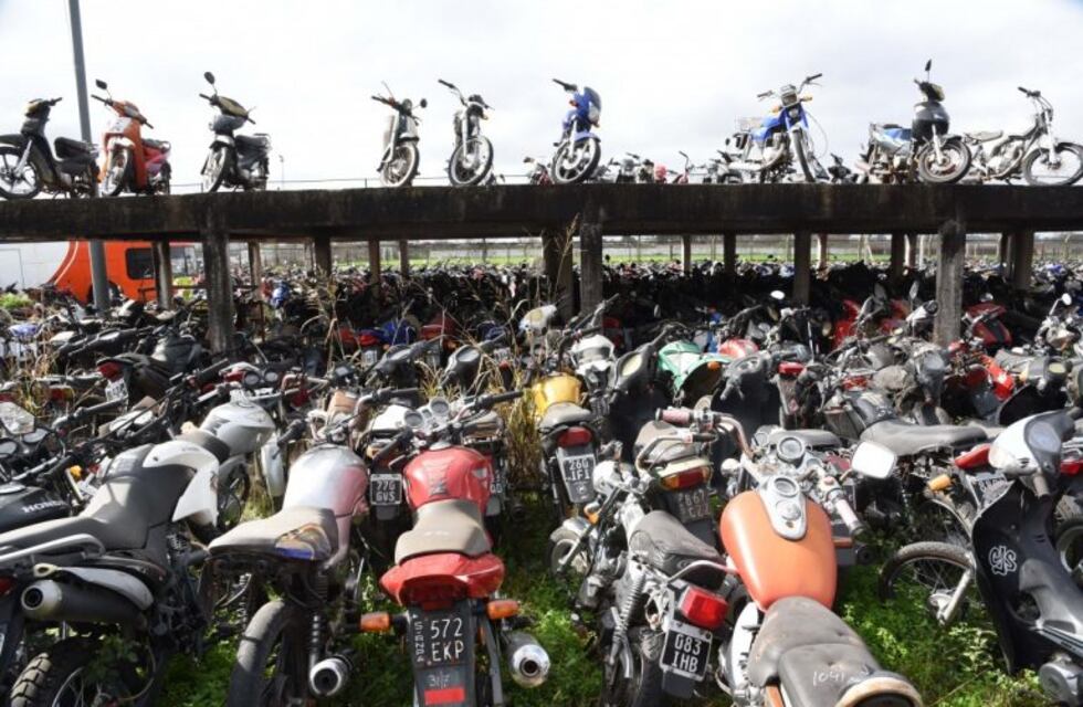 El cadete al que le compactaron la moto en el corralón reclama un resarcimiento de 34 mil pesos
