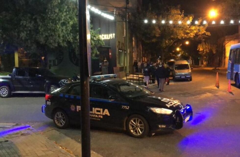 Desde un auto, balearon un bar de Pichincha