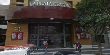 Un policía se pegó un tiro en el baño de un cine (Web)