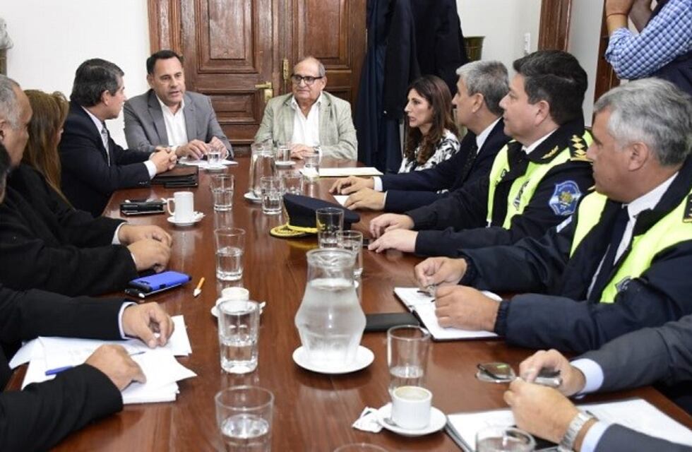 Comenzaron las negociaciones salariales con la policía y el servicio penitenciario de la provincia