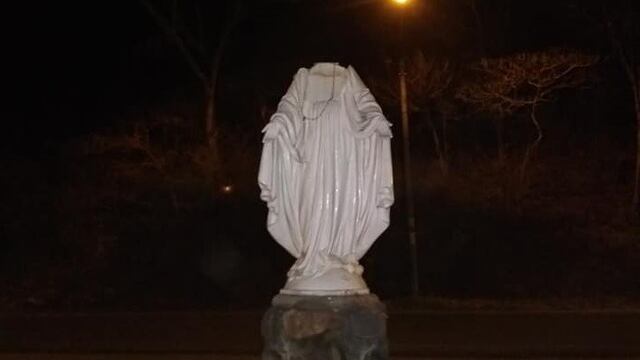 Decapitaron una imagen de la Virgen en un pueblo salteño\u002E (Facebook Parroquia La Caldera)