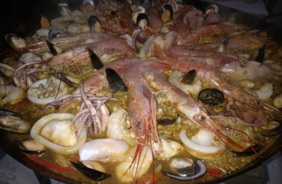 Semana Santa: la receta paso a paso de cómo preparar una paella de mariscos