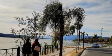 Nublado en Carlos Paz y en plena cuarentena\u002E (Foto: VíaCarlosPaz)\u002E