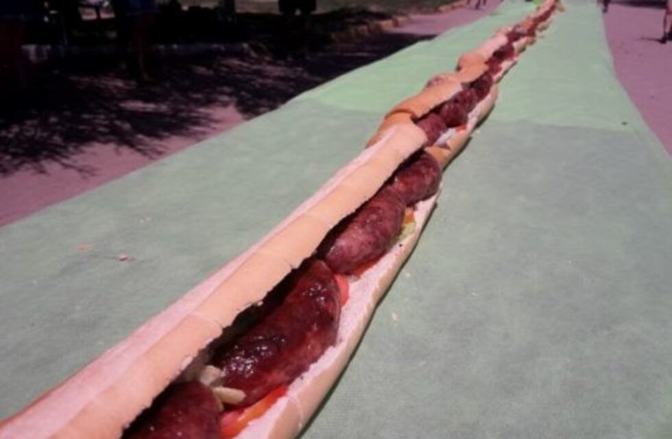 Vecinos de San Antonio armaron un chori de una cuadra y media