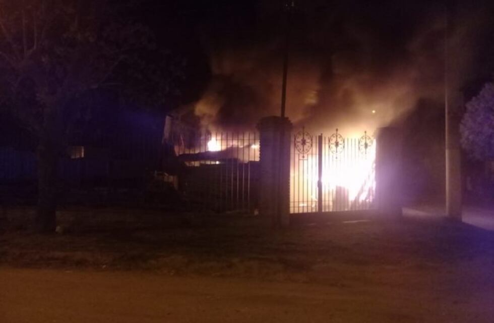 Alta Gracia: se incendió el depósito de una empresa de demoliciones