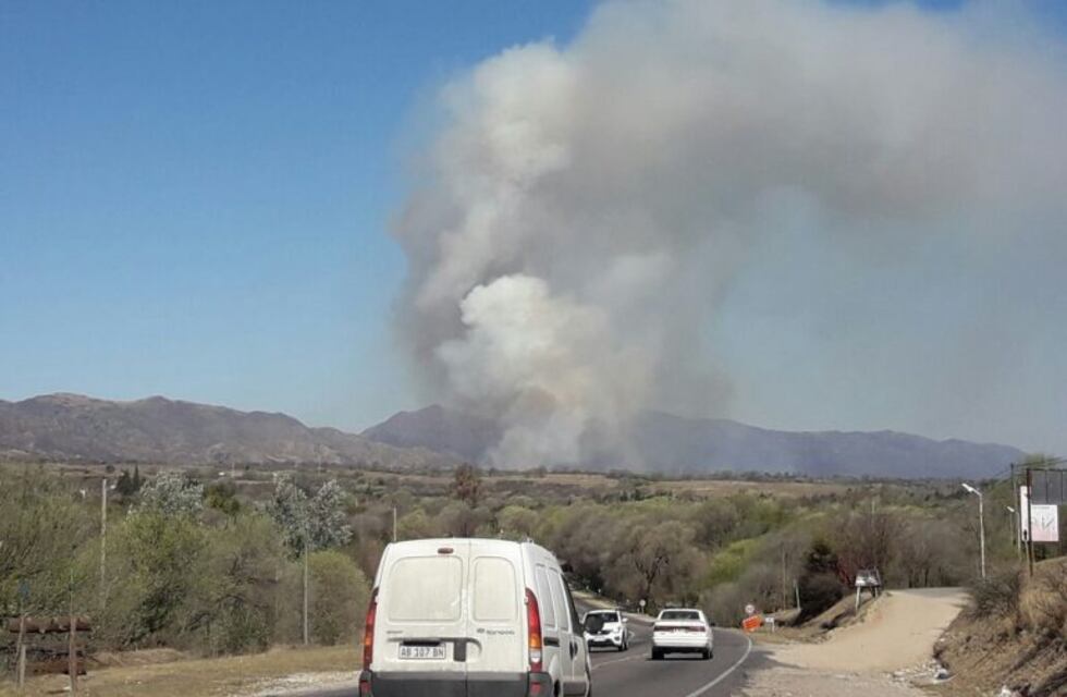 Incendio en Cosquín: quedó habilitada la ruta 38 y el incendio fue controlado