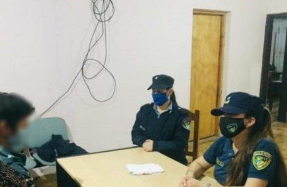 Adolescente se fue de su casa y se refugió en la costa del río Uruguay