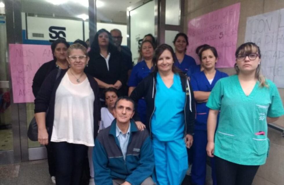 Amenazan con despedir personal de un sanatorio rosarino por reclamar sueldos atrasados