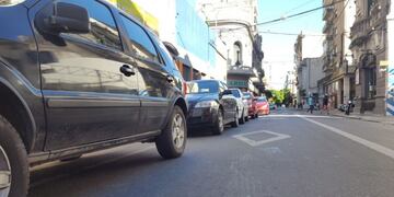 Sin inspectores ni estacionamiento medido el centro viviu00f3 una jornada atu00edpica.