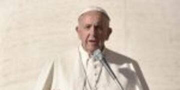 GIO03 CIUDAD DEL VATICANO (VATICANO), 16/11/2016.- El papa Francisco se dirige a la multitud congregada en la plaza de San Pedro del Vaticano durante la audiencia general de los miu00e9rcoles hoy, 16 de noviembre de 2016. EFE/Giorgio Onorati