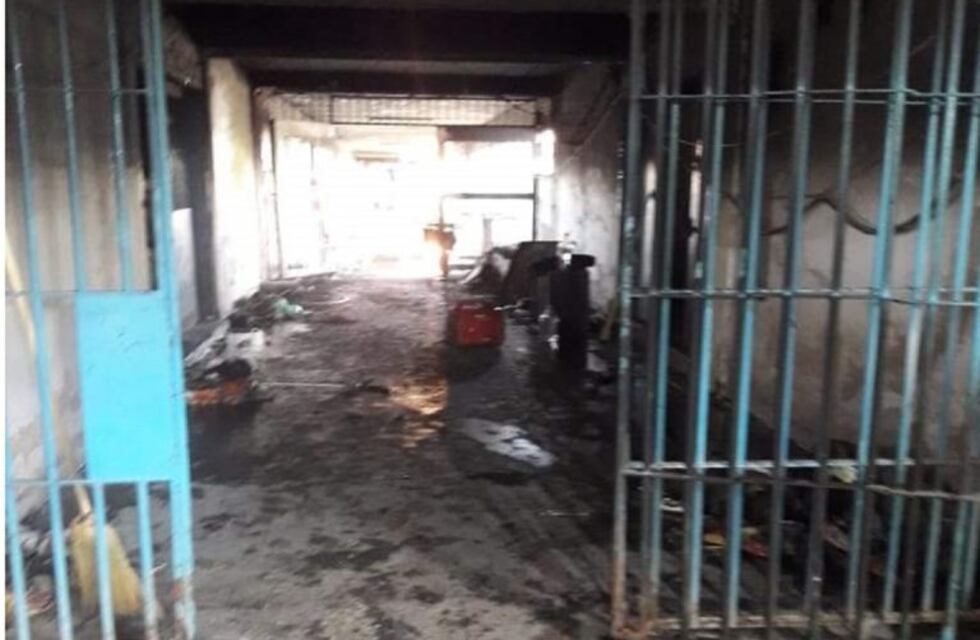 Se fugaron detenidos de una subcomisaría vecina a la cárcel de Las Flores