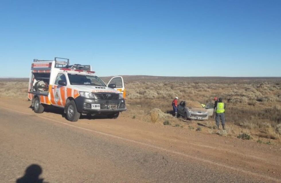 Neuquén: dos heridos por un vuelco en la ruta 17