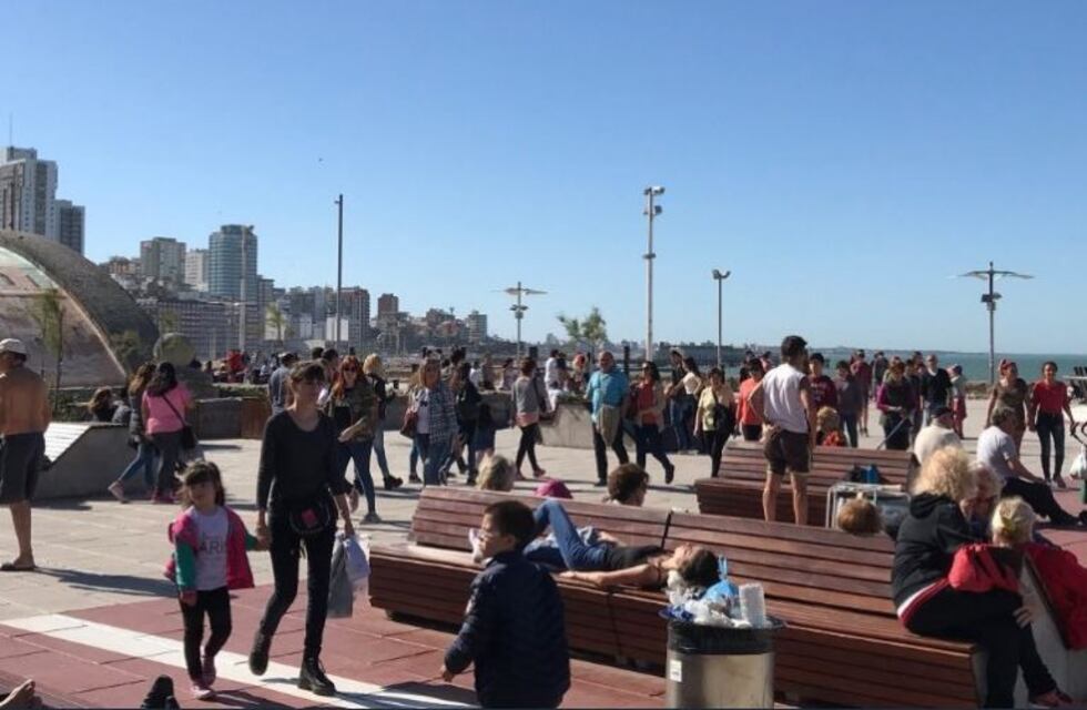Unos 100 mil turistas llegaron a Mar del Plata por el fin de semana largo
