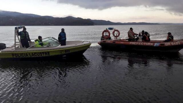 Alrededor de las 0.25, el grupo de rescate, a cargo de la guardia de Policía Lacustre, halló a las cuatro mujeres y a los menores.