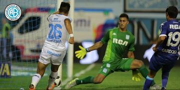 Sequeira, a medias con Musso, puso arriba al Celeste\u002E Un descuido y otra vez igualados\u002E