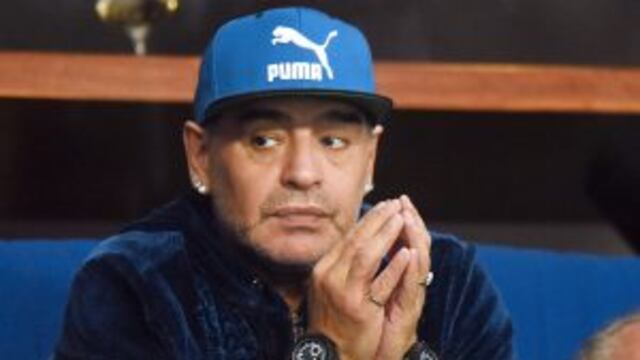 Argentinian retired professional footballer Diego Armando Maradona attends the Davis Cup World Group final singles match between Croatia and Argentina at the Arena hall in Zagreb, on November 25, 2016. / AFP PHOTO / STRINGER zagreb croacia diego armando m