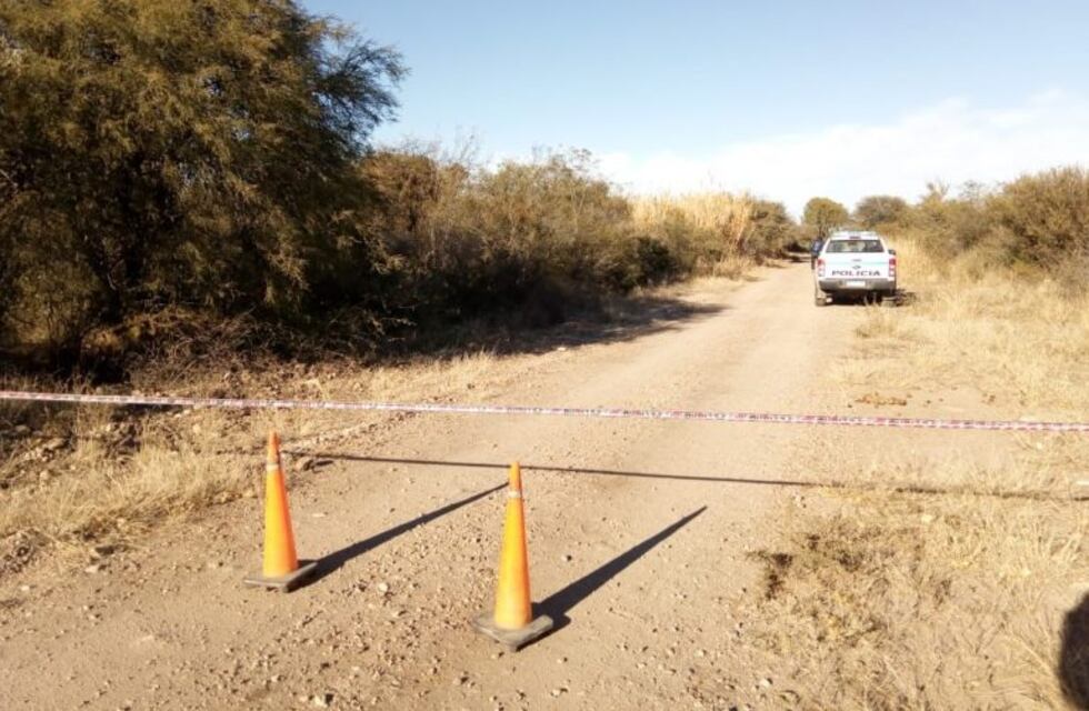 Hallaron el cuerpo de una mujer enterrado al fondo de su vivienda en San Luis
