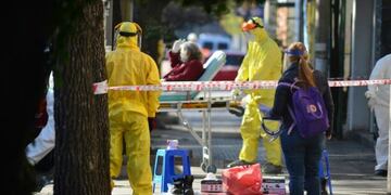 El aumento vertiginoso de casos puso en rojo los índices en las internaciones con camas con respirador\u002E