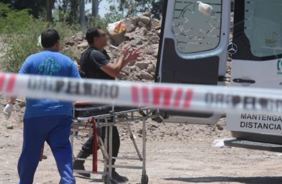 Atropelló a tres personas que esperaban el colectivo e intentó fugarse