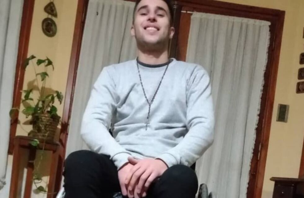 Un canto a la amistad: venden churros para ayudar a un amigo que necesita una silla de ruedas