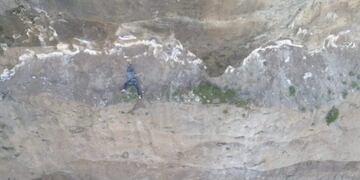 La mujer que cayó desde un acantilado declaró que su pareja la quiso matar (La Capital)