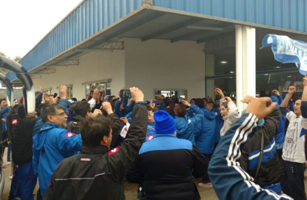 Hinchas de Godoy Cruz hacen ruido en su viaje a Porte Alegre