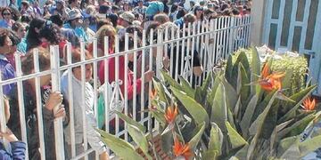 La casa de Gladys Motta abarrotada de gente\u002E Una postal que se repite año tras año\u002E (Página oficial María del Rosario de San Nicolás )