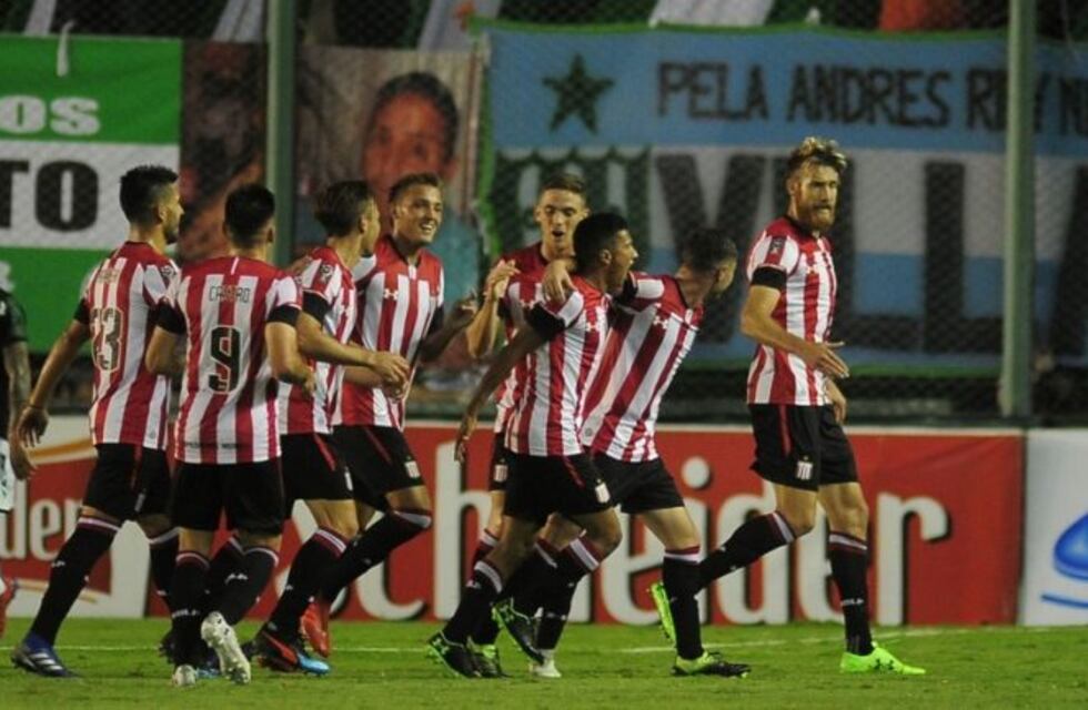Estudiantes venció 2-0 a Banfield y jugará los octavos de final ante Racing