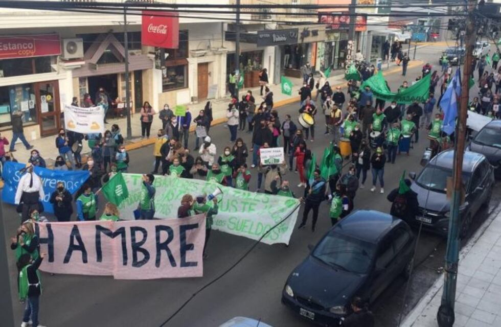 Trabajadores de la salud reclamaron por salarios en las calles
