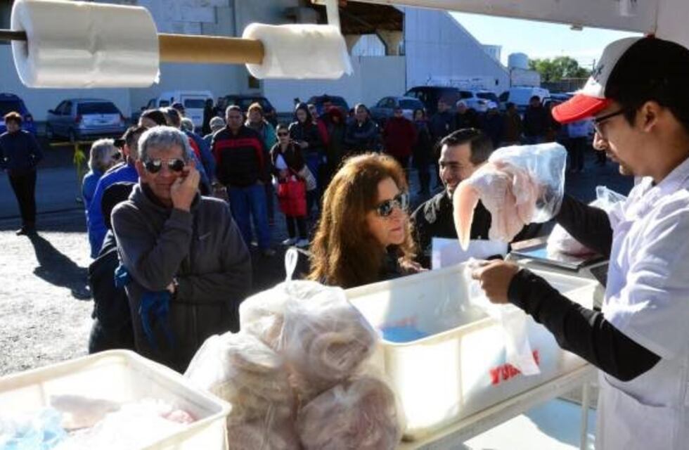 En dos horas se agotó el pescado en Viedma