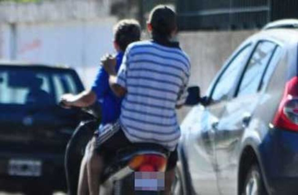 Para combatir a los motochorros, el Gobierno oficializó las nuevas reglas para circular en moto