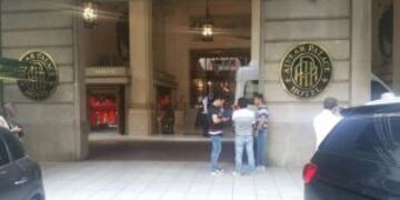 El hotel Alvear, el lugar elegido para el cu00f3nclave entre dirigentes del fu00fatbol argentino y la cadena ESPN.