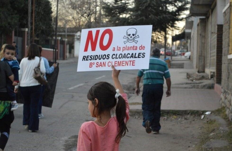 Amparo colectivo contra la instalación de una planta cloacal en Villa Allende