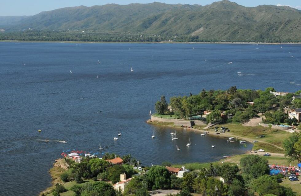 Descubren volcamientos ilegales en dos desagües que contaminan el Dique San Roque