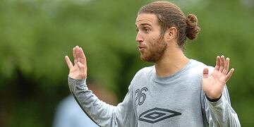 Matías Alonso juega en River de Uruguay, y es hermano de Iván, ex del Millonario\u002E Lo quieren en la Gloria\u002E